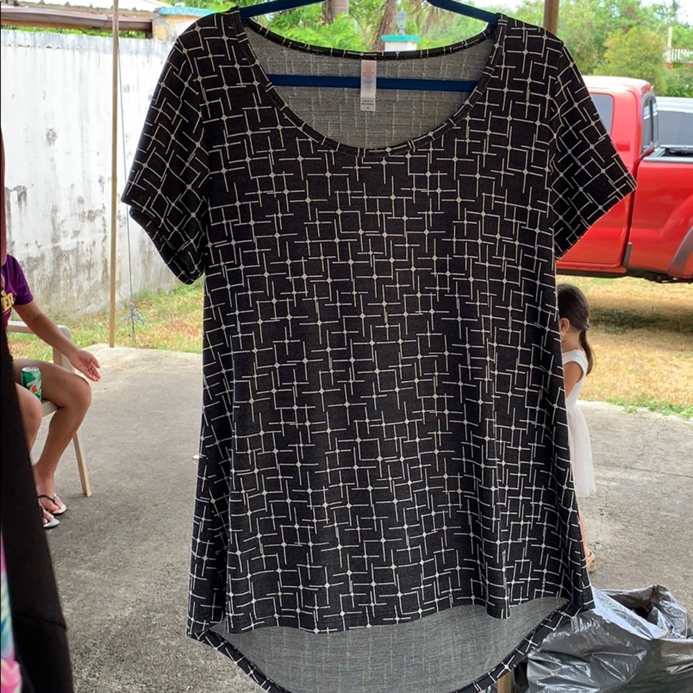 LulaRoe Classic T - Picture 1 of 2